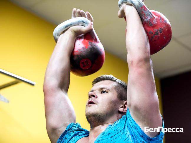 Поднять, порвать и потолкать. Как в Белгороде тренируются гиревики - Изображение 