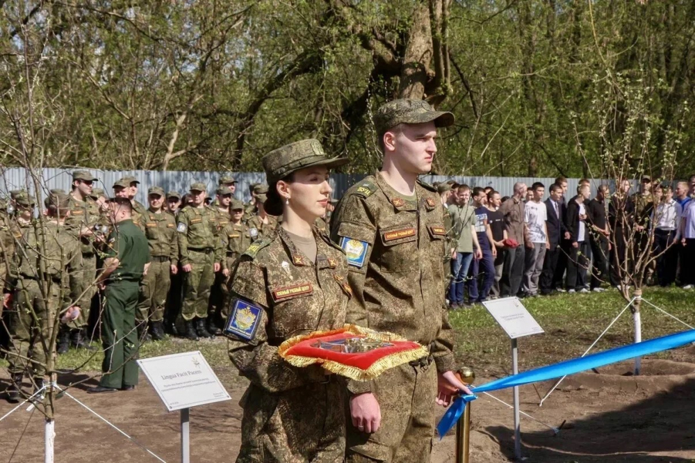 Аллея выпускников: начало традиции