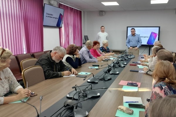 В ногу со временем: пенсионеры Томского района учатся «цифре»