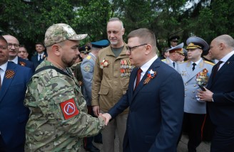 Алексей Текслер почтил память героев в День Великой Победы
