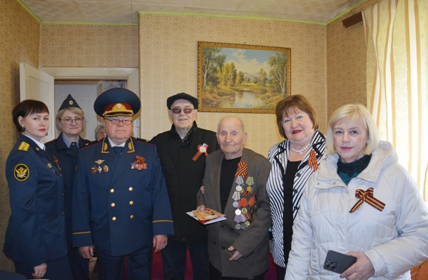Сотрудники УФСИН России по Курганской области поздравили ветеранов Великой Отечественной войны 