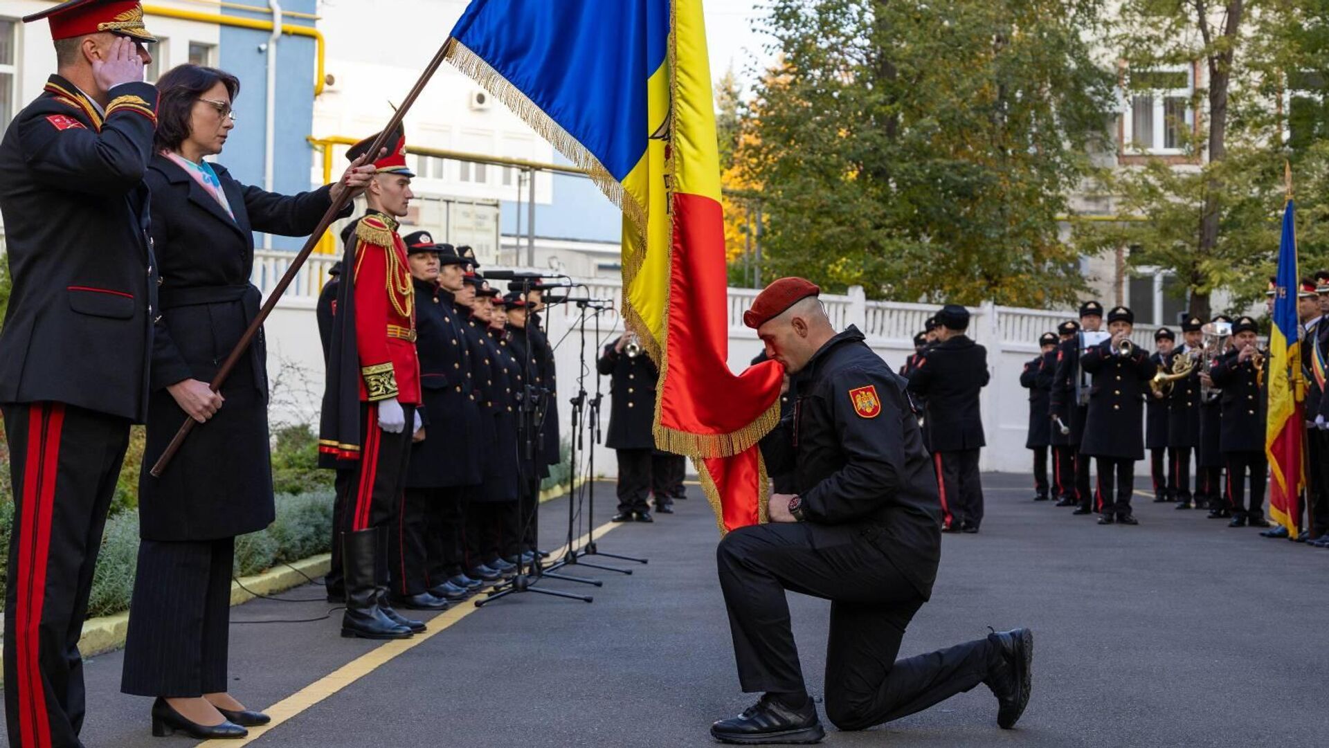 Министр внутренних дел Даниелла Мисаил-Никитин на церемонии отправки молдавских карабинеров в Косово в рамках миротворческой миссии KFOR - Sputnik Молдова, 1920, 18.10.2025