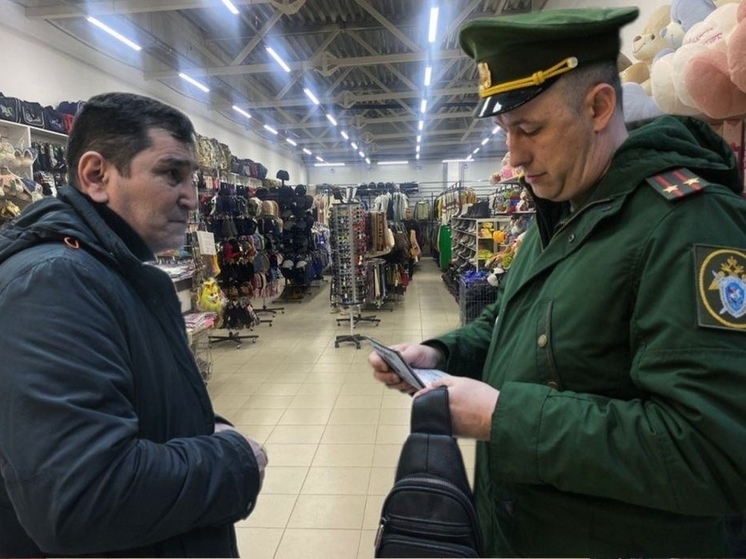 В ТЦ Новосибирска силовики ищут мигрантов-уклонистов
