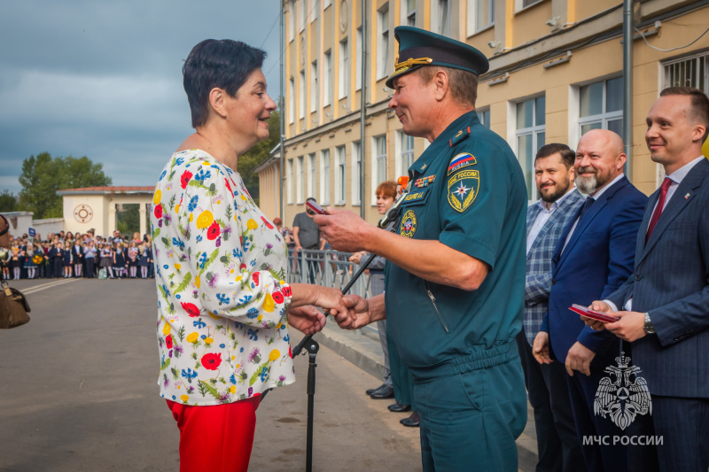 Торжественная линейка в честь начала учебного года в школе №28