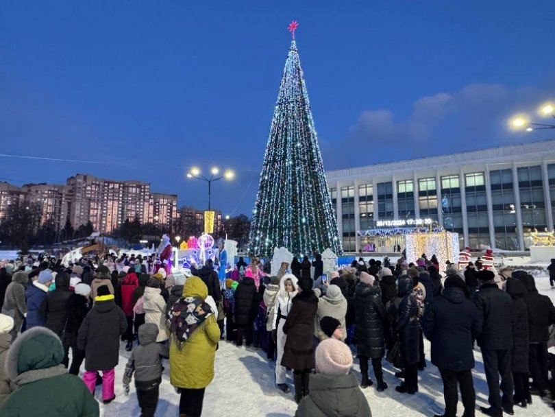 В Уфе открылся первый новогодний городок