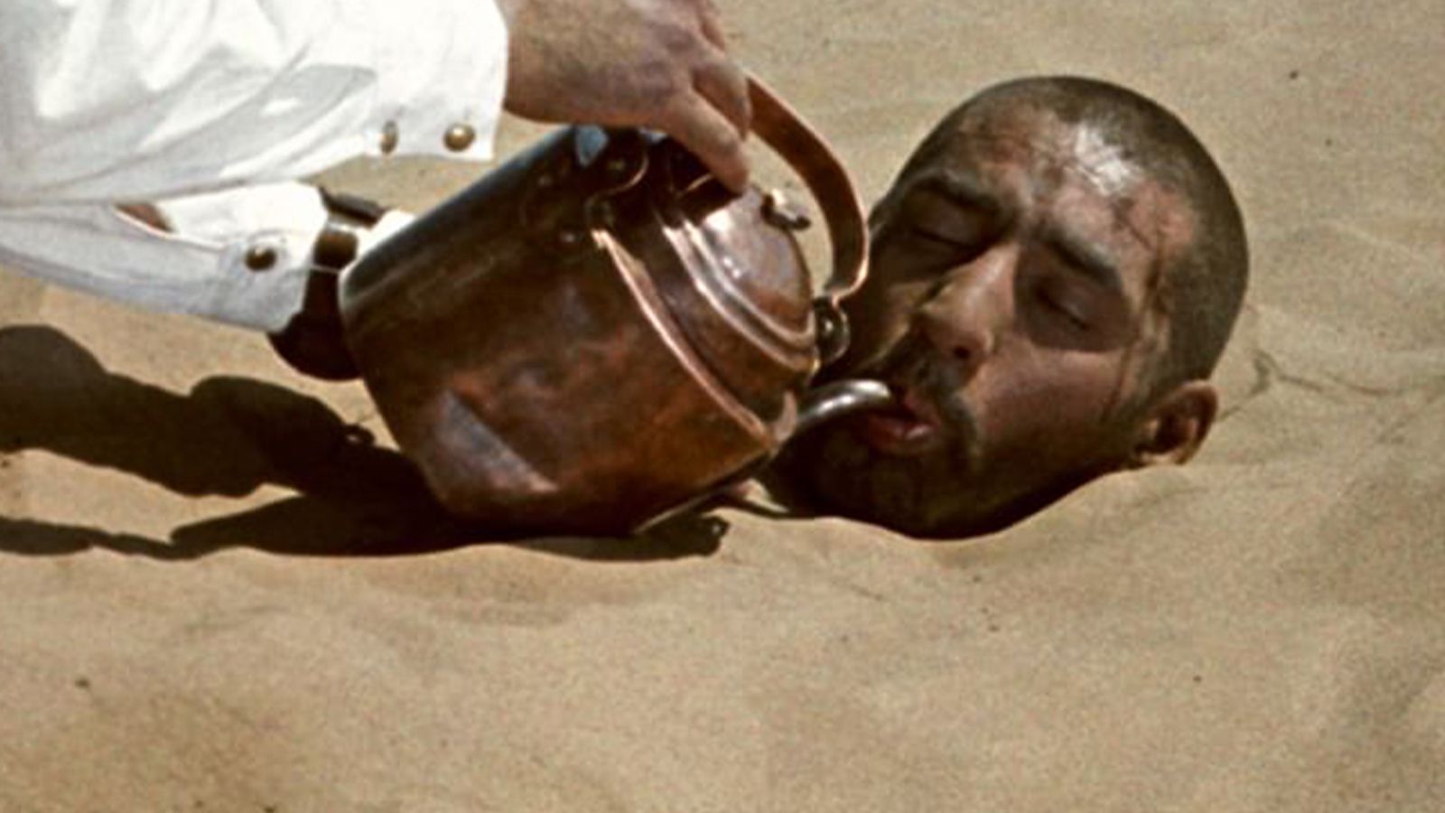 Саид белое солнце пустыни. Белое солнце пустыни кадры. Белое солнце сухов и саид. Белое солнце пустыни голова в песке. Белое солнце пустыни песок.