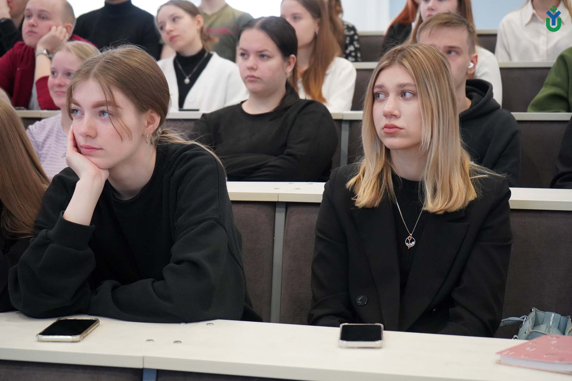 Студентам ЮГУ рассказали о перспективах работы в окружной Службе контроля и Управлении Федерального казначейства по Югре
