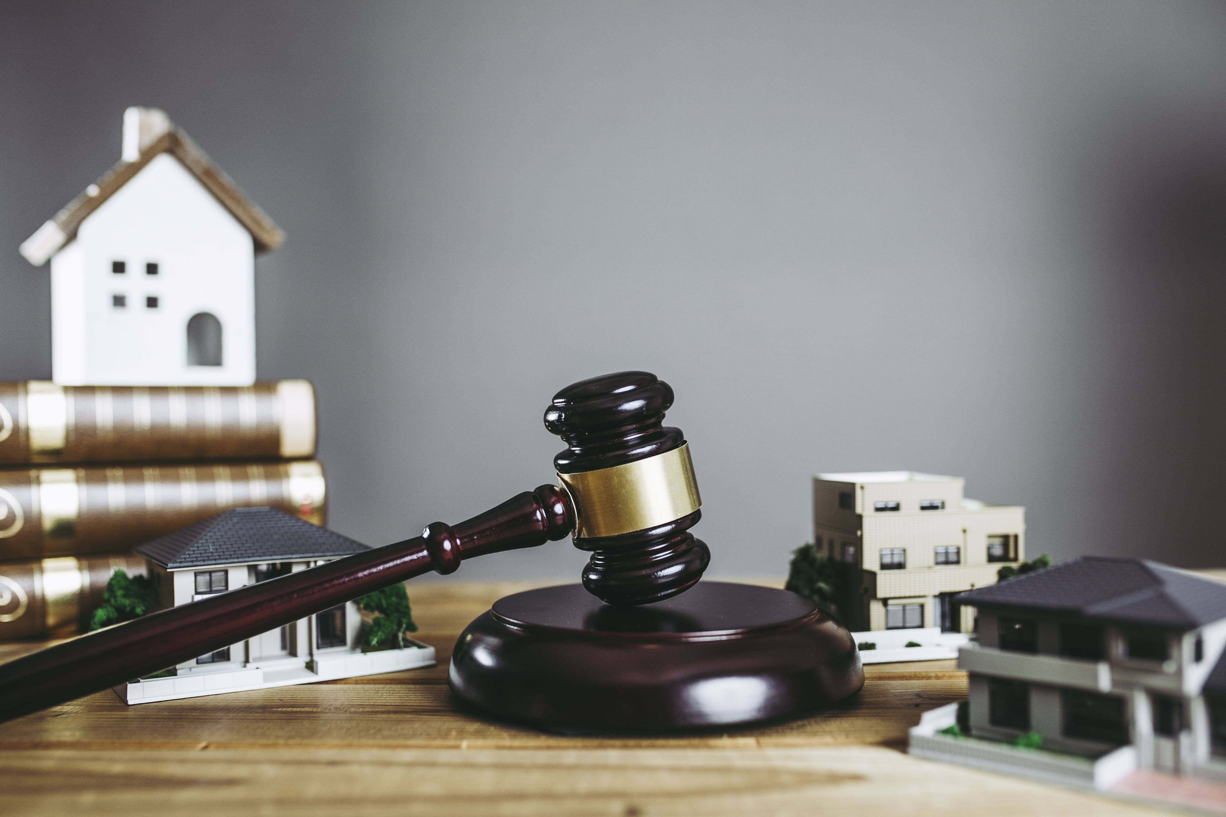 Арест имущества должника. Конфискованное имущество. Имущество торги по банкротству. Недвижимость должников. Жилое помещение.