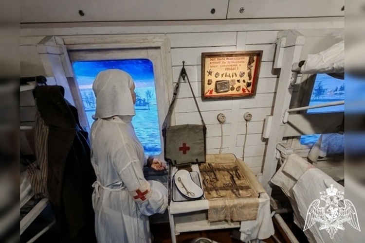 Сотрудники и военнослужащие Росгвардии посетили «Поезд Победы» в Смоленске