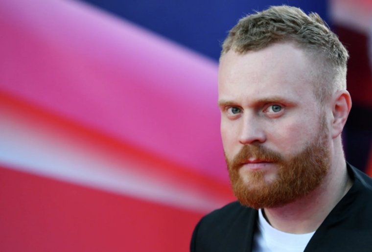 Евгений Чебатков впервые попробовал себя в роли комика заграницей