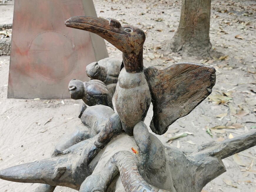 Скульптуры в парке Макасуту