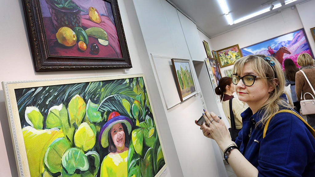 В Барнауле открылась юбилейная выставка известного художника Владимира Максименко Фото №1