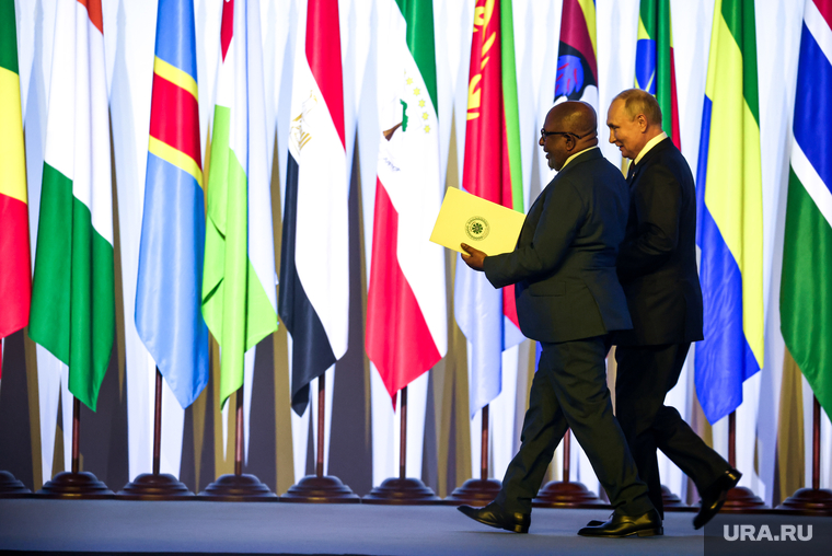 Президент России Владимир Путин на подписании документов по итогам саммита 