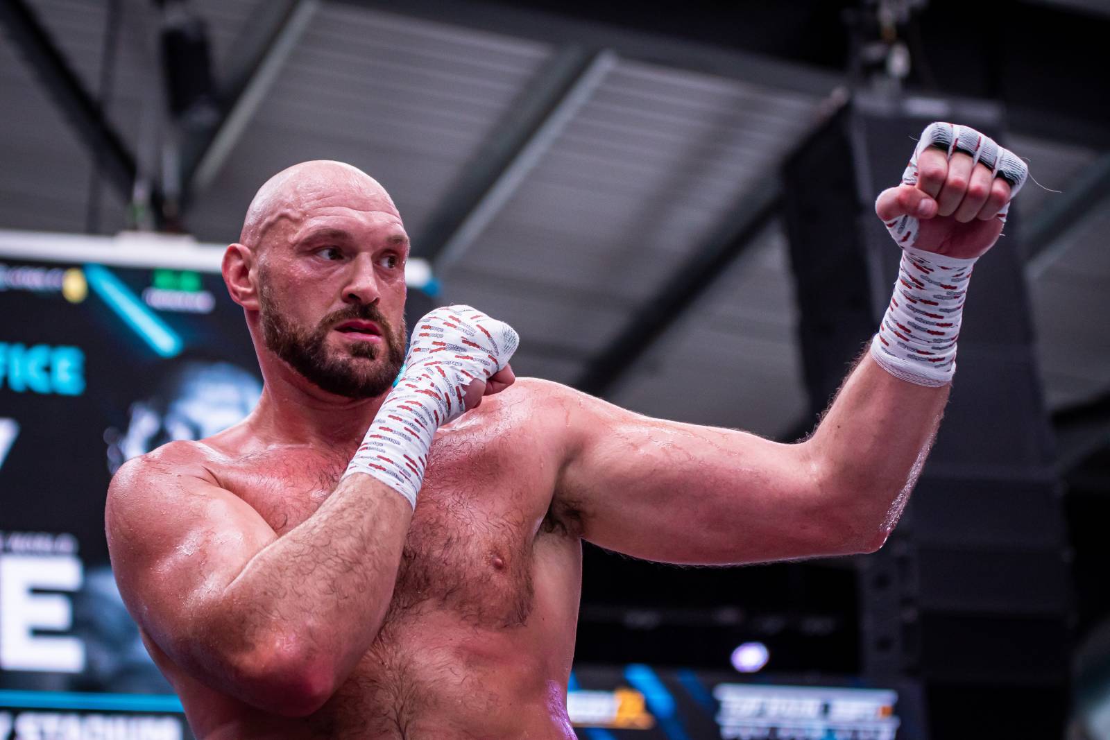 Усик: С удовольствием посмотрел бы бой между Фьюри и Джошуа