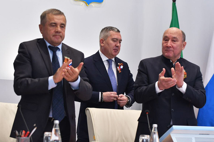 Несмотря на все благодарности и теплые слова, Ахметов не вручил никакую правительственную награду Закирову