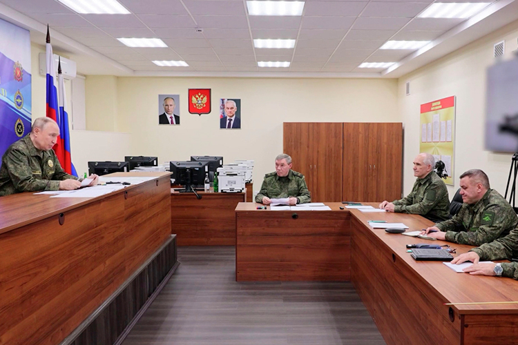 Глава Генштаба Герасимов доложил Верховному главнокомандующему о ситуации на фронте и успехах испытаний уникального российского оружия