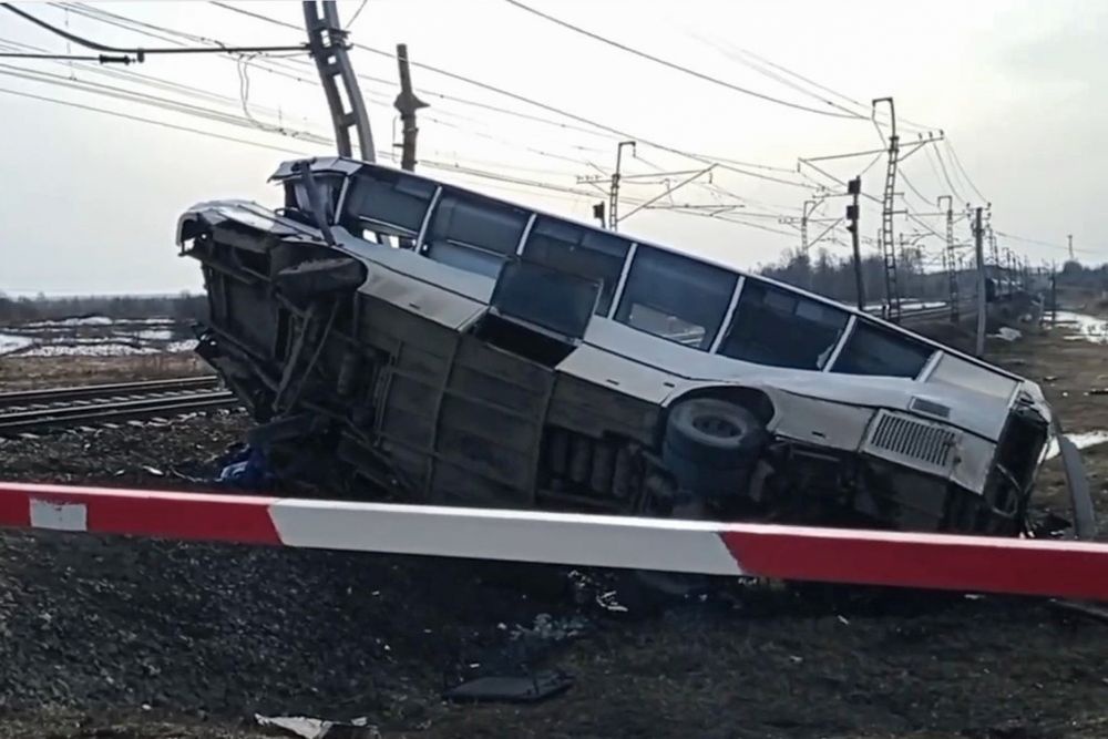 Губернатор Евраев: Диспетчер переезда, где произошло ДТП с автобусом, был пьян