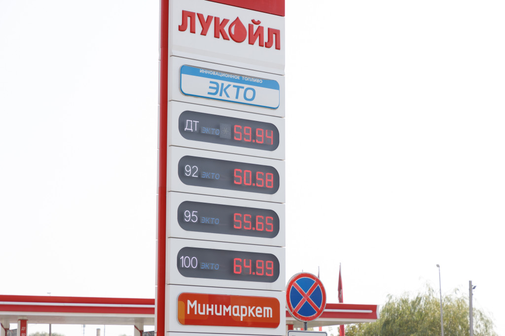 Цена 95 бензина в беларуси. 98 Бензин. Стоимость 98 бензина. Стоимость бензина АИ-98. 98 Бензин сейчас.