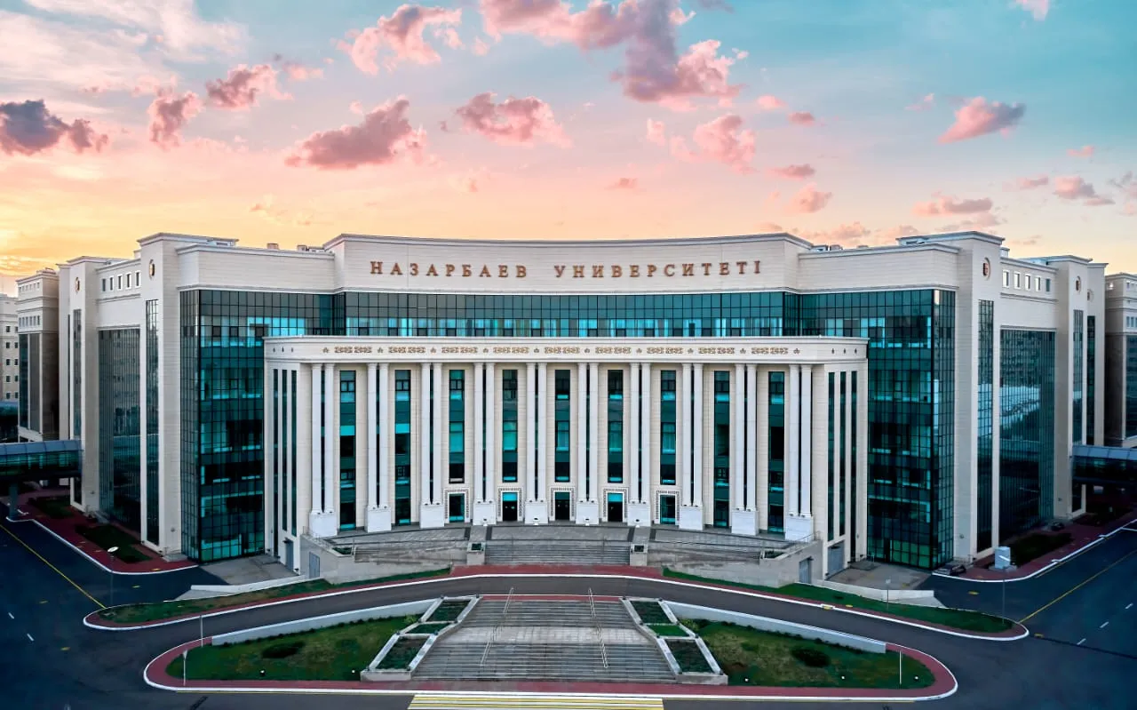 Назарбаев университет факультеты. Nazarbayev University. Университет Нурсултан Назарбаев. Ну университет Алматы. Nazarbayev University лого.