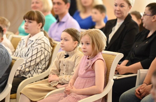 Девять многодетных семей из Белгорода стали новосёлами