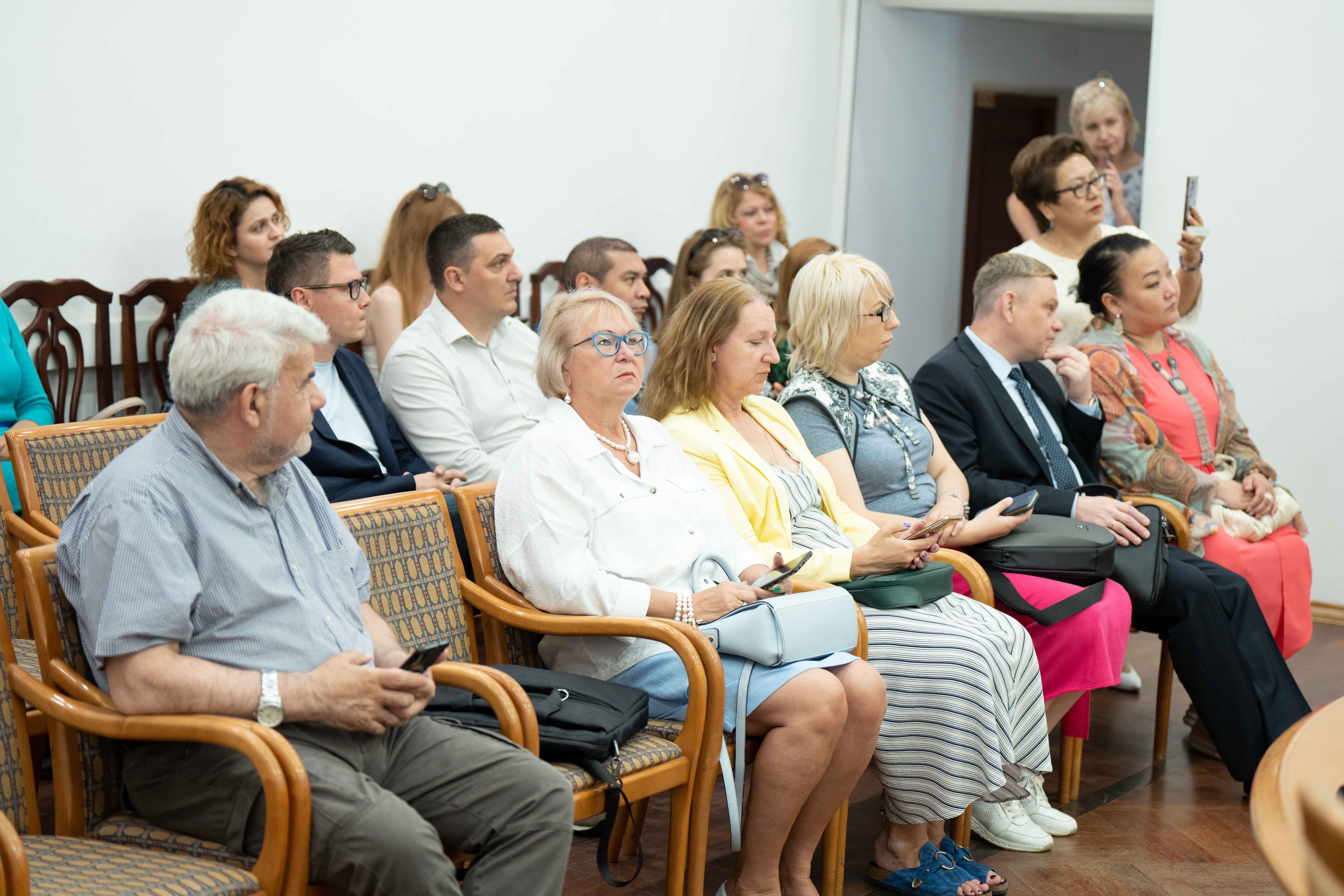 Представительство якутии. Московский дом национальностей. Председатель конференции. Организатор фестиваля. Конференция дома.