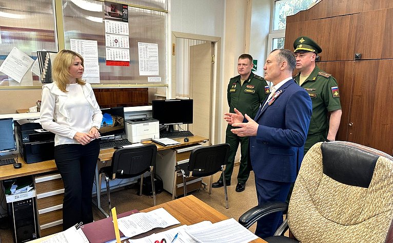Игорь Мурог в рамках поездки в регион ознакомился с работой военных комиссариатов