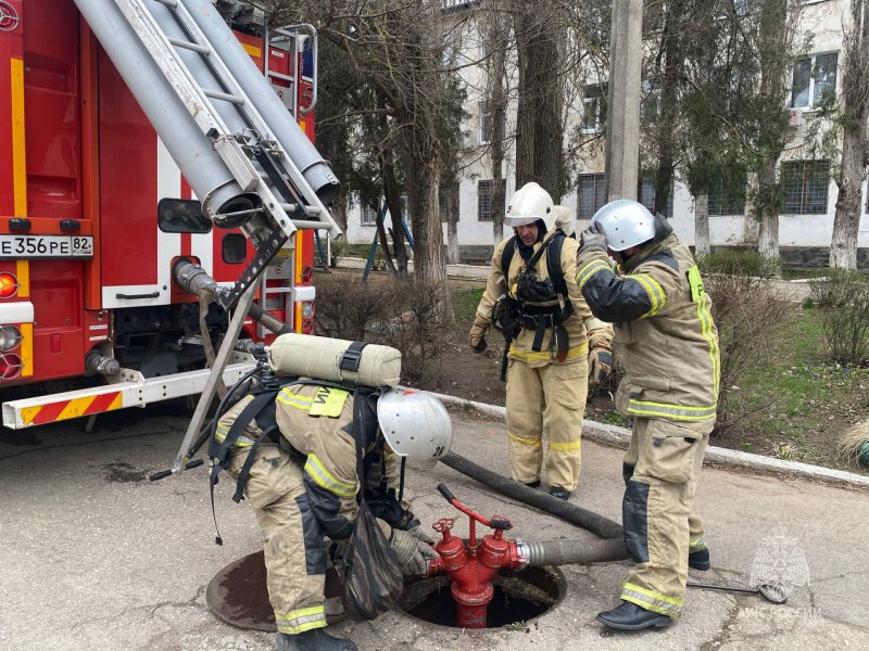 В Джанкойской школе-интернат прошли пожарно-тактические учения