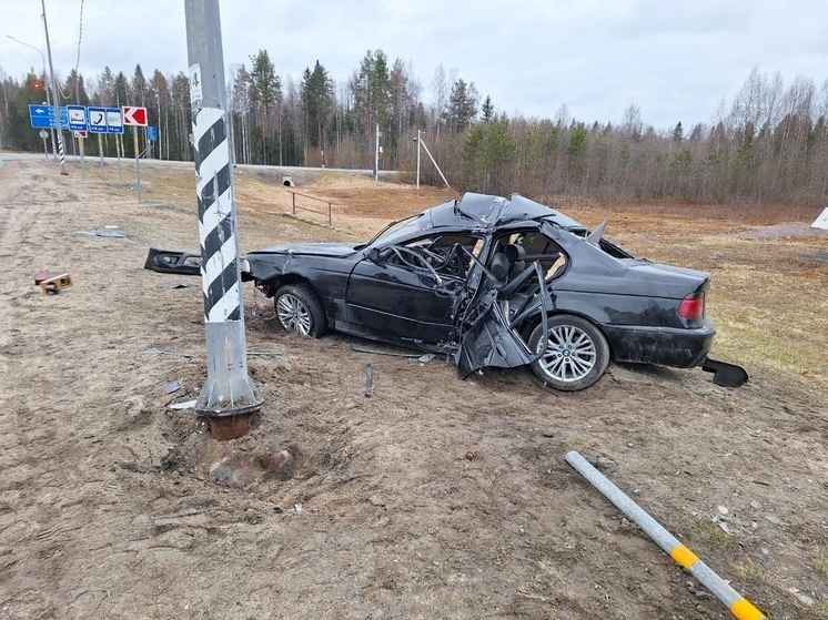Молодой водитель погиб на трассе в Карелии, трое госпитализированы