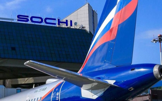 В аэропорту Сочи ограничили полеты, введен режим угрозы атаки БПЛА