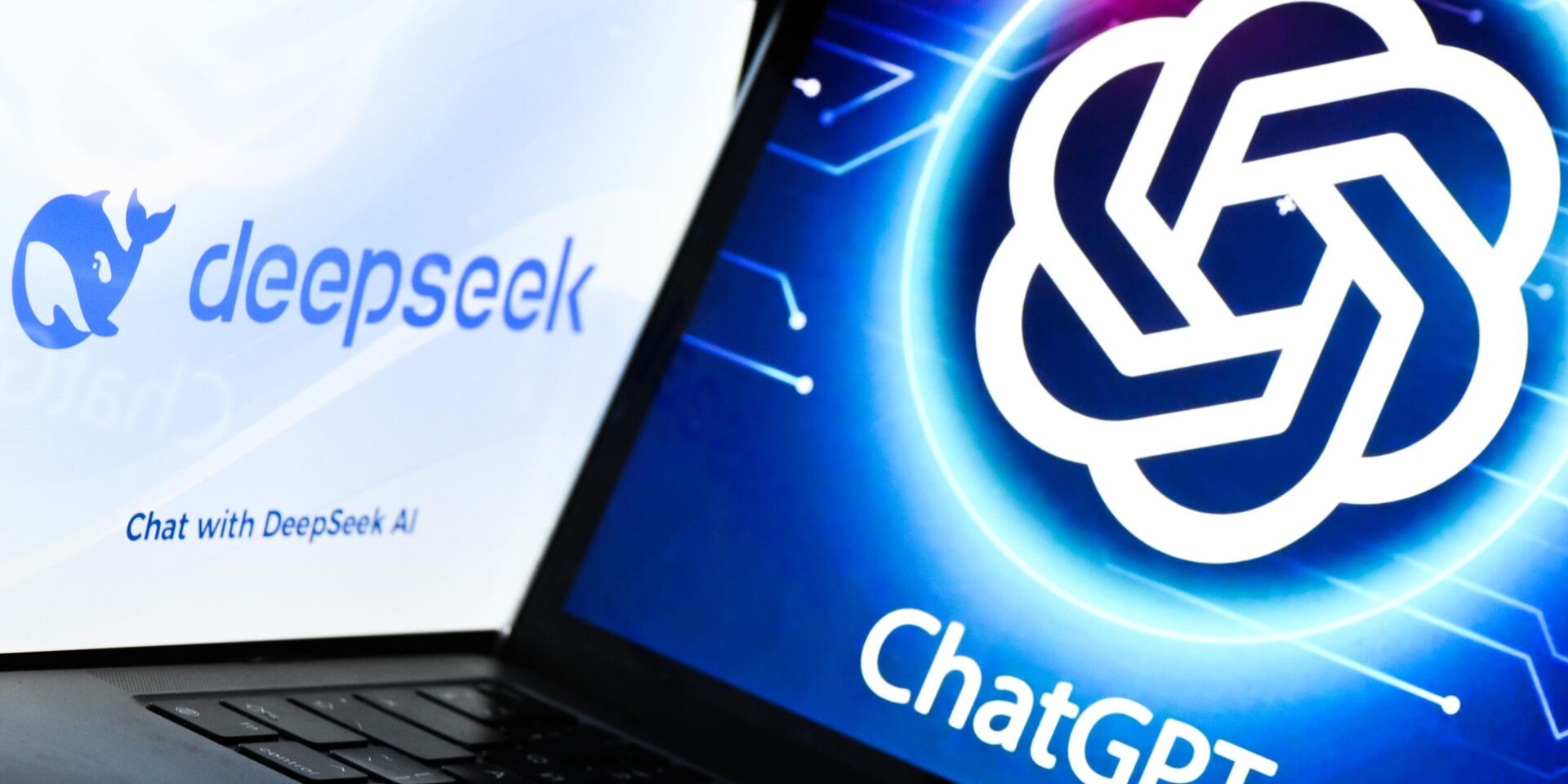 Логотипы чат-ботов DeepSeek и ChatGPT. - ИноСМИ, 1920, 25.07.2025
