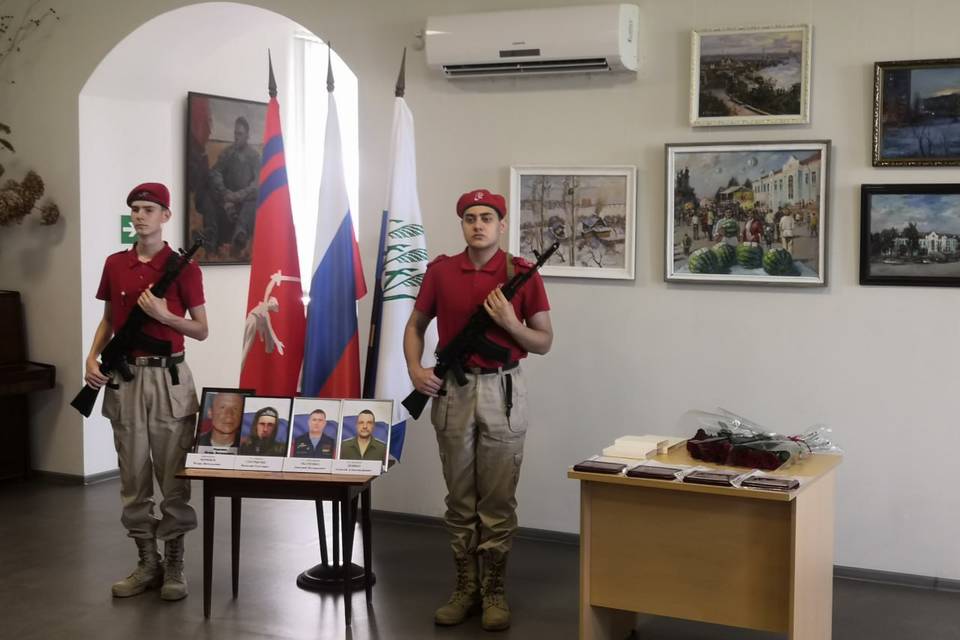 В Камышине родственникам погибших в СВО передали госнаграды
