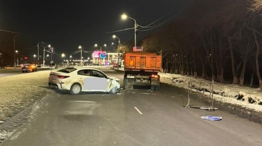 В Омске нетрезвый водитель устроил ДТП с КамАЗом на месте проведения дорожных работ