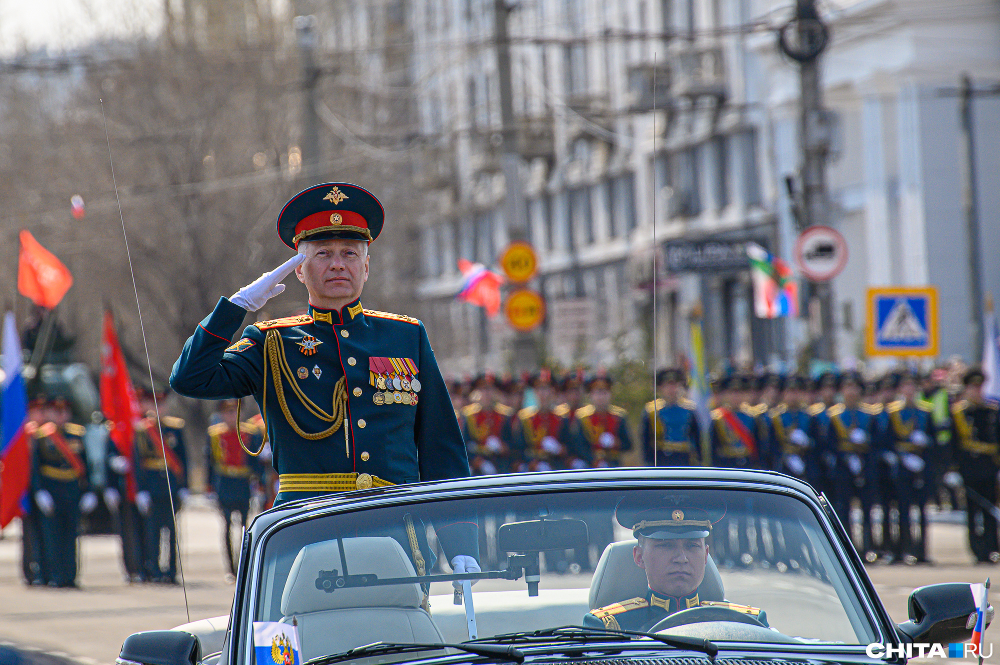 Принимал парад замначальника штаба <nobr class=