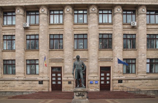 В Кишиневе прошел протест против закрытия Русского культурного центра