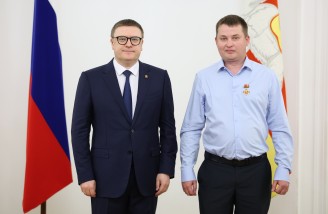 Алексей Текслер вручил государственные и региональные награды южноуральцам. Автор фото - Наиль Фаттахов 