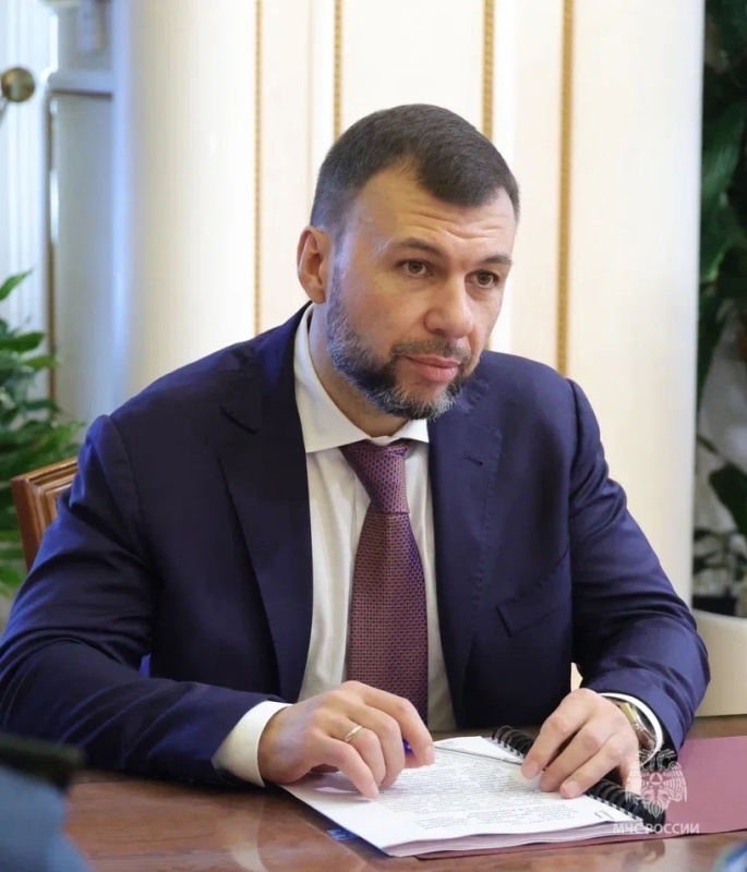 Главы МЧС России и Донецкой Народной Республики обсудили вопросы восстановления мирной жизни