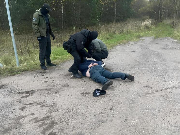 Тверские силовики задержали мужчину с килограммом наркотиков для поставки в столичный регион