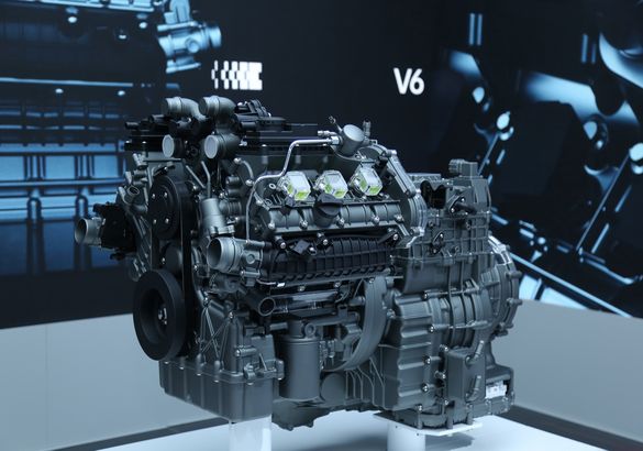 Geely показала новый бензиновый движок для гибридных силовых установок