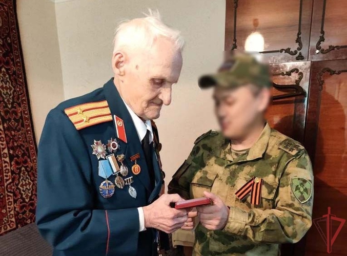 Росгвардейцы, выполняющие боевые задачи в зоне проведения специальной военной операции, поздравили ветеранов Великой Отечественной войны (видео)