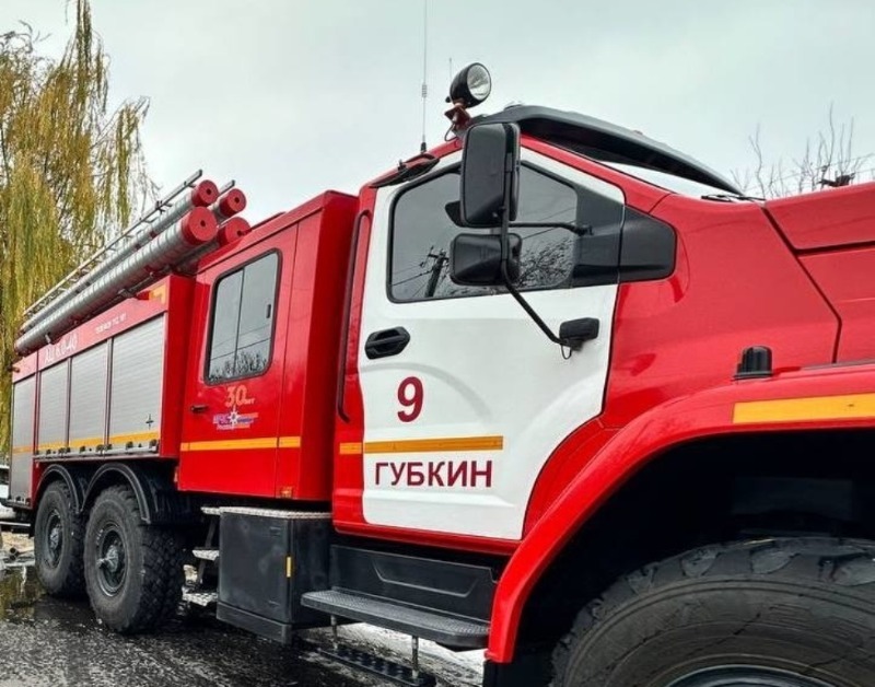 Жилой дом и автомобиль загорелись в Губкине 