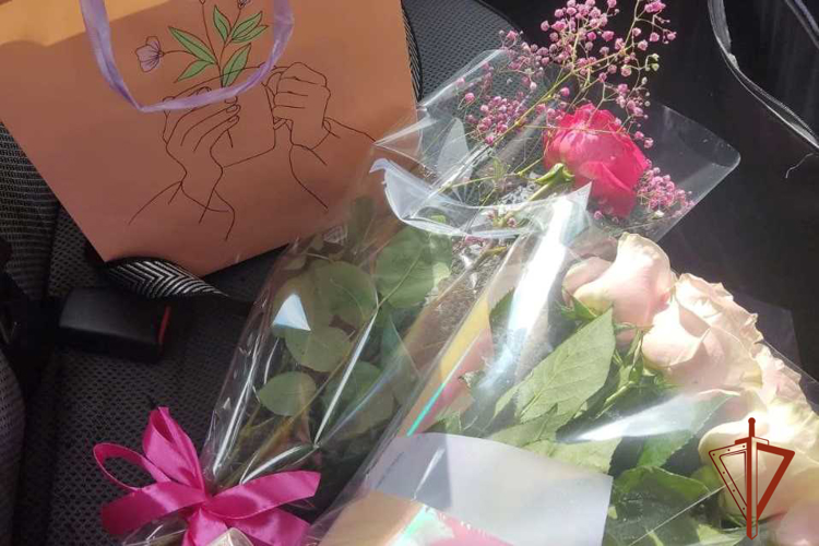 Росгвардейцы поздравили с Днем рождения дочь погибшего коллеги 