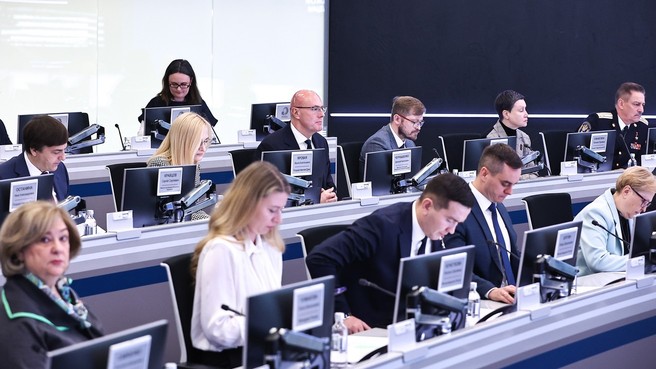 Дмитрий Чернышенко провёл совещание об итогах летней оздоровительной кампании 2025 года