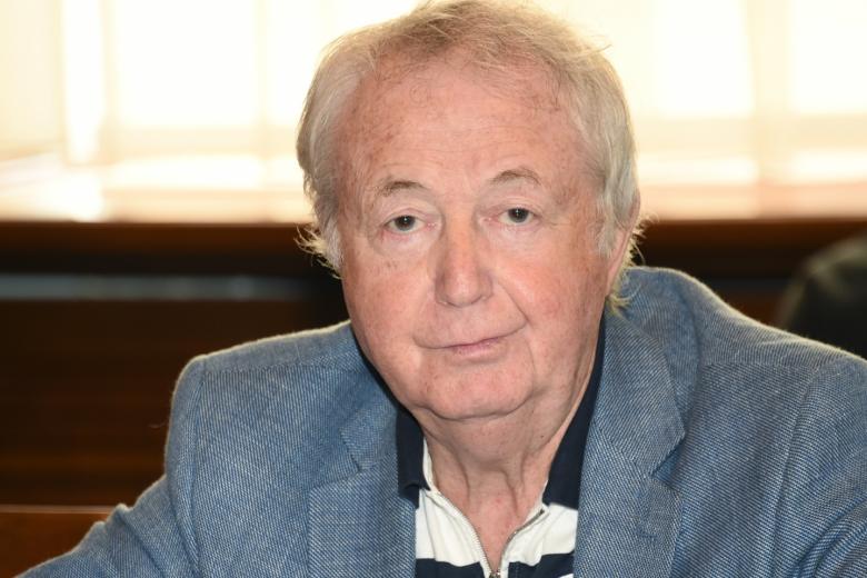 Законодатель российского стендапа победил рак