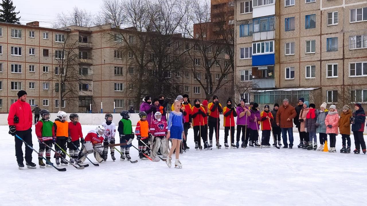 Школа 12 курск. Каток. Каток на дружбе Курск. Лед каток. Каток на Перекальского Курск.