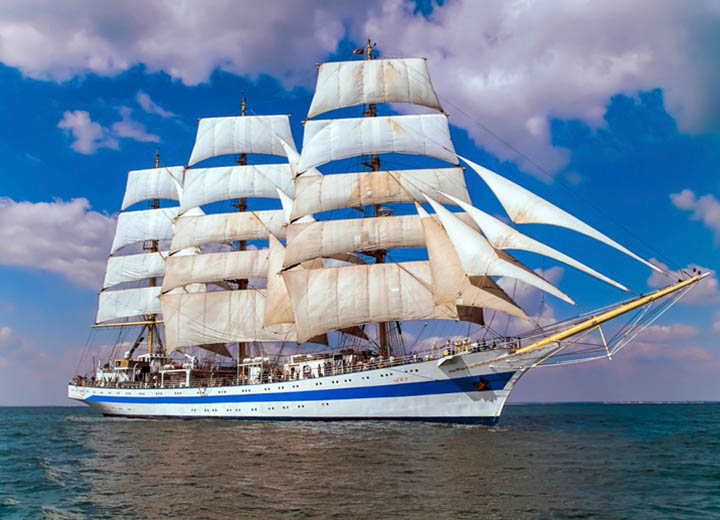 38 лет под парусами: легендарный фрегат «Мир» празднует день рождения