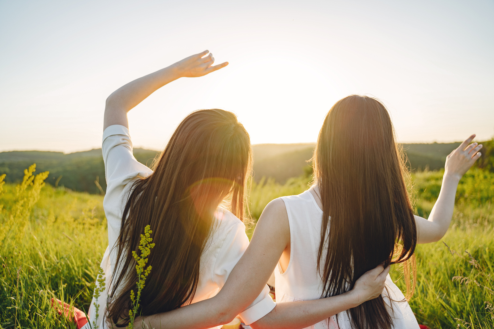 Девчонок можно. Как можно провести лето с сестрой. Two sisters.