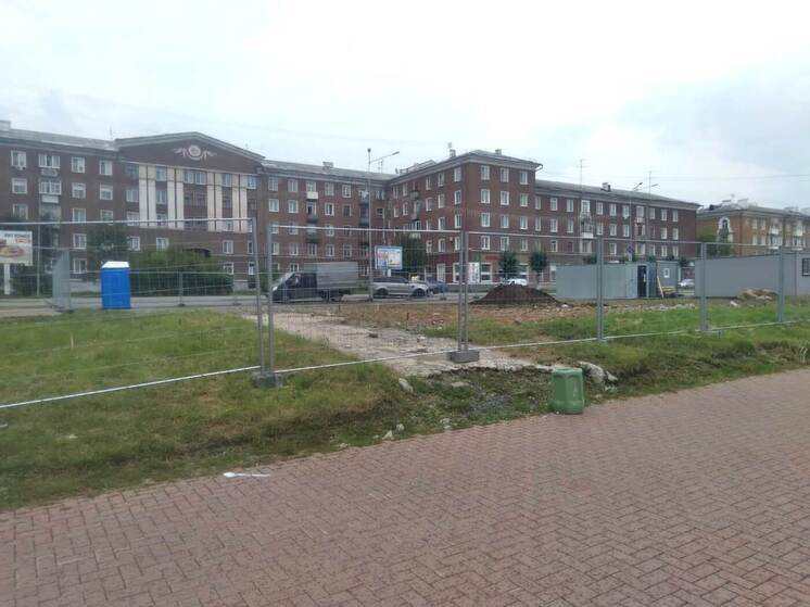 В Ревде начали работы на площади, где ранее стоял памятник Владимиру Ленину