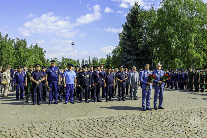 Сотрудники МЧС России почтили память погибших в Великой Oтечественной войне