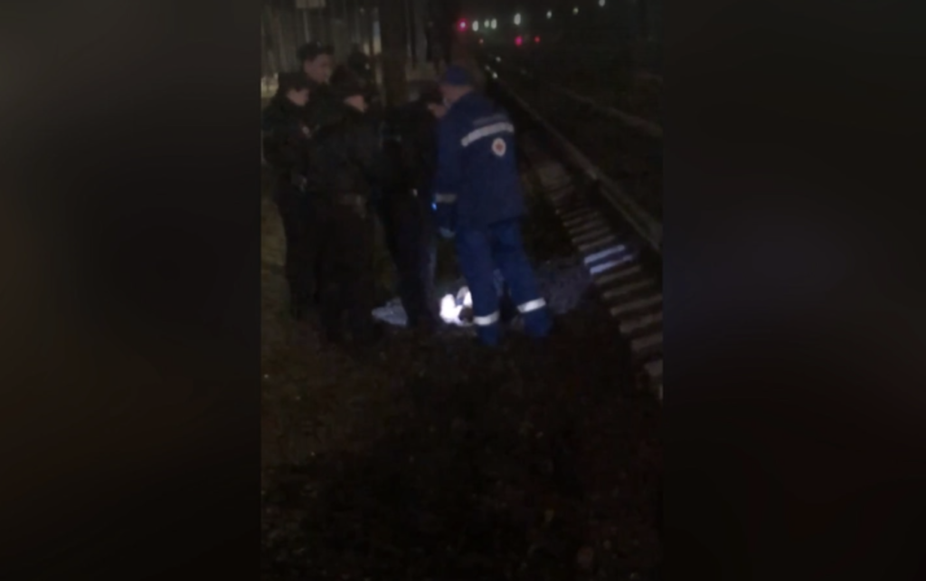 19 попал под. фото козульского погибшего под поездом. 19 попал под. в ульяновске трамвай задавил мужчину. девочки на трассе.