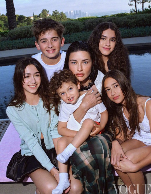 Адриана Лима в китайском Vogue, 2025 год